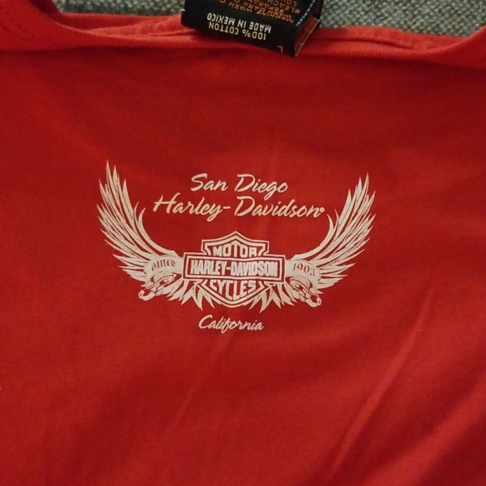 Never worn short sleeves tee - Picture 2 of 3